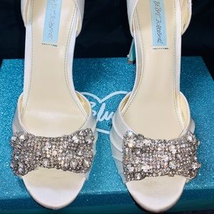 New Betsey Johnson Ivory Bridal Shoes Size 9